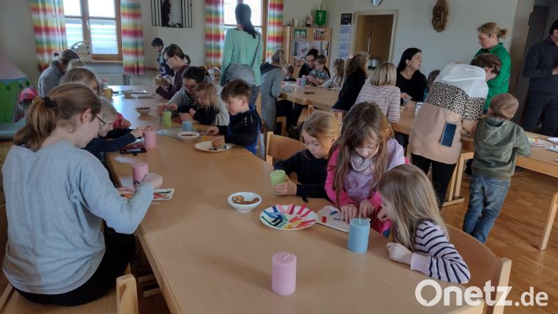 Kinder, Mütter und Omas waren mit Eifer bei der Sache Bild: bk