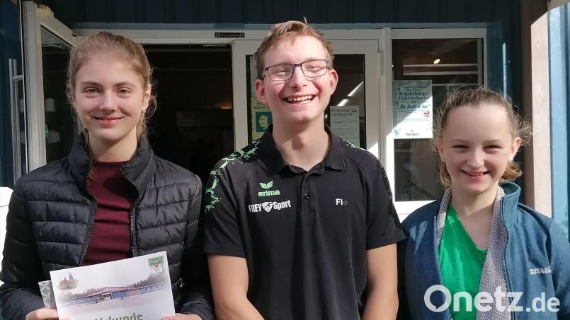 Die erfolgreichen Mähringer Jungschützen (von links): Vanessa Kaiser (BSSB-Schülerkader), Florian Beer (Bayernkader) und Amelie Müller (Bezirkskader). Bild: Dieter Beer/exb