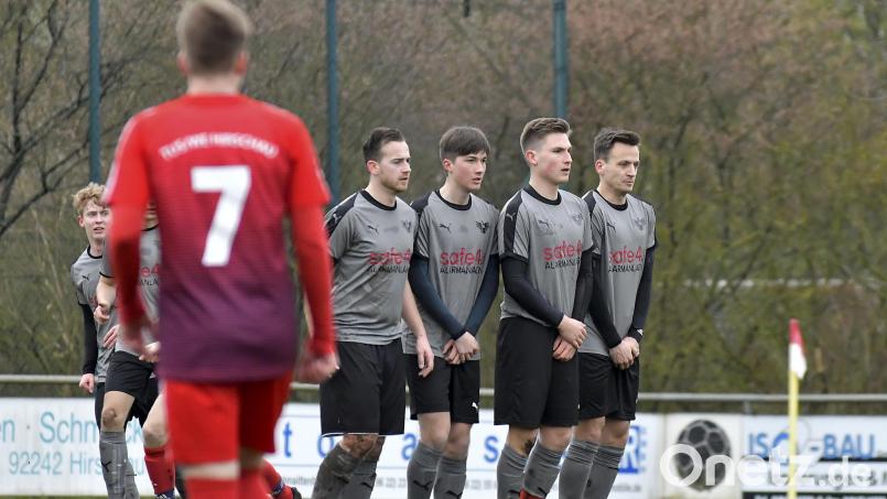 Die DJK Ensdorf mit (von links) Kapitän Stefan Grabinger, Maximilian Metz, Christian Kleber und Julian Trager steht wieder unter Druck. Bild: Hubert Ziegler