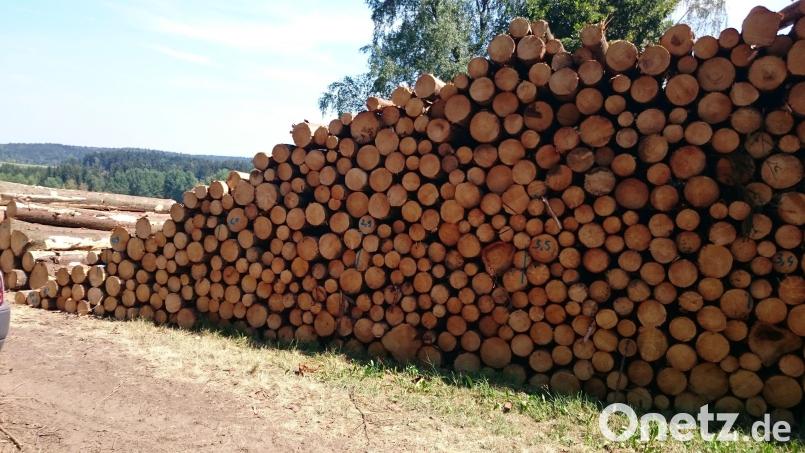 Holzstapel erwecken mitunter Begehrlichkeit bei Dieben. Symbolbild: dob