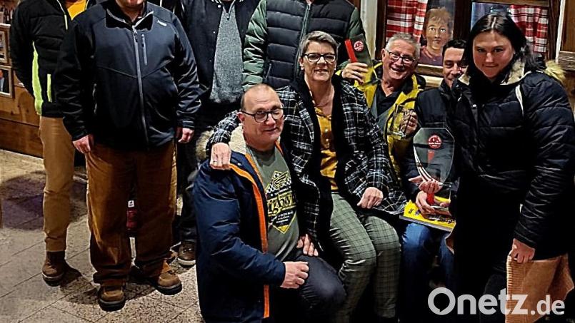 Die Sieger bei den Autoslaloms des ATC Weiden im AvD mit Teamleiter Detlef Deuerling (stehend 5. von links, Martin Regler ist 4. von links. Bild: R. Kreuzer