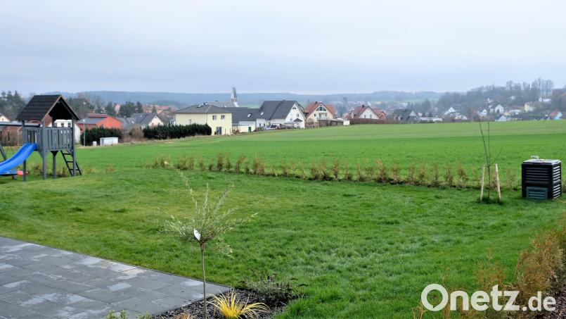 Im Gebiet am Sandbrunnen weist die Marktgemeinde weitere 31 Bauparzellen aus. Nach späten Beanstandungen der Unteren Naturschutzbehörde verlängert sich das Bauleitverfahren. Bild: do