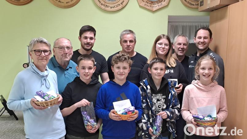 Beim Osterschießen gingen in diesem Jahr insgesamt 62 Teilnehmer an den Start. Das Bild zeigt die Erstplatzierten in den einzelnen Klassen. Bild: Schlosser/exb