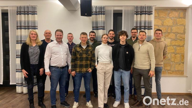 Die neue Führung der JU Gebenbach (von links): Susanne Lindner, Werner Kohl, Henner Wasmuth, Andreas Hager, Josef Obermeier (Vorsitzender), Simon Seebauer, Tamara Lindner, Thomas Kraus, Andreas Lindner, Johannes Kohl, Dominik Obermeier und Johannes Schreglmann. Bild: Dominik Obermeier/exb
