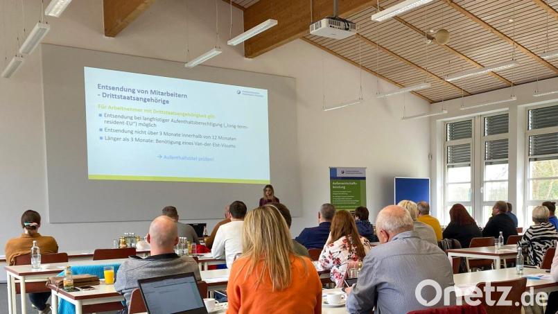 Corinna Utz von der Außenwirtschaftsberatung der Handwerkskammer schilderte, was bei der Zusammenarbeit wichtig ist. Bild: Schneider/exb