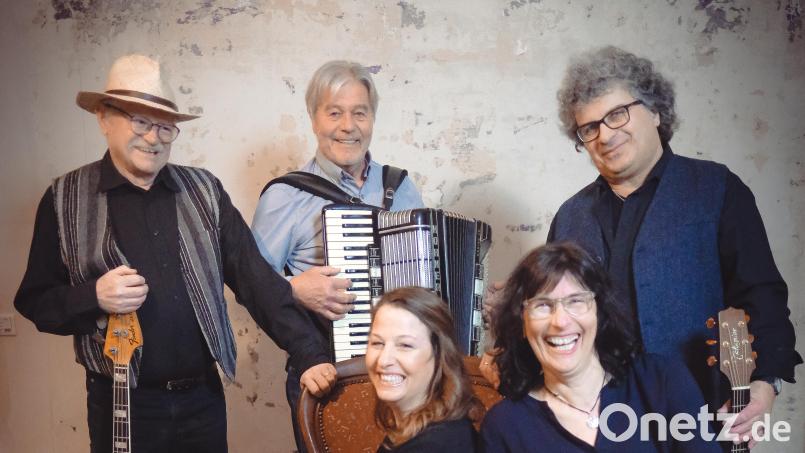 Petico Carene verleiht bekannten Songs einen ganz eigenen Sound. Bild: Moritz Gossler/exb