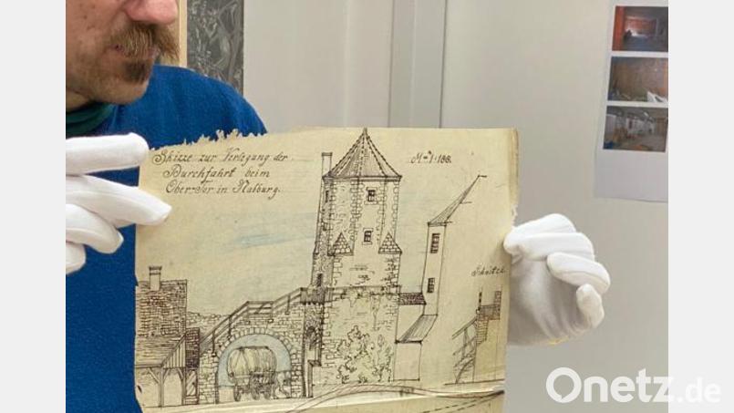 Bei der Besichtigung des neuen Archivs gab es interessante Stücke zu sehen. Bild: Ehemann/exb