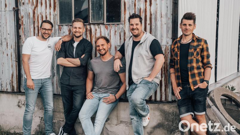 Die Band "D'Hundskrippln" tritt am Samstag, 15. April, im Blauen Haus in Amberg auf. Bild: D'Hundskrippln/exb