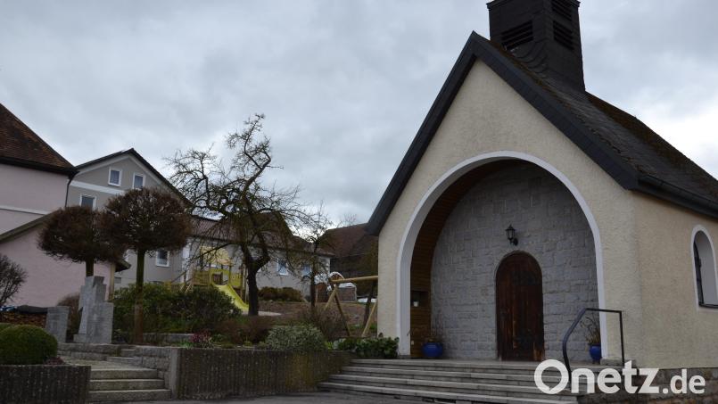 Die Treppenanlage der Dorfkapelle Heumaden ist nicht mehr verkehrssicher und muss dringend saniert werden. Bild: gi