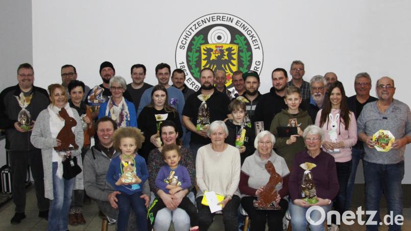 Die Gewinner des Glücksschießens freuten sich über ihre Erfolge. Bild: Michael Gerschau/exb