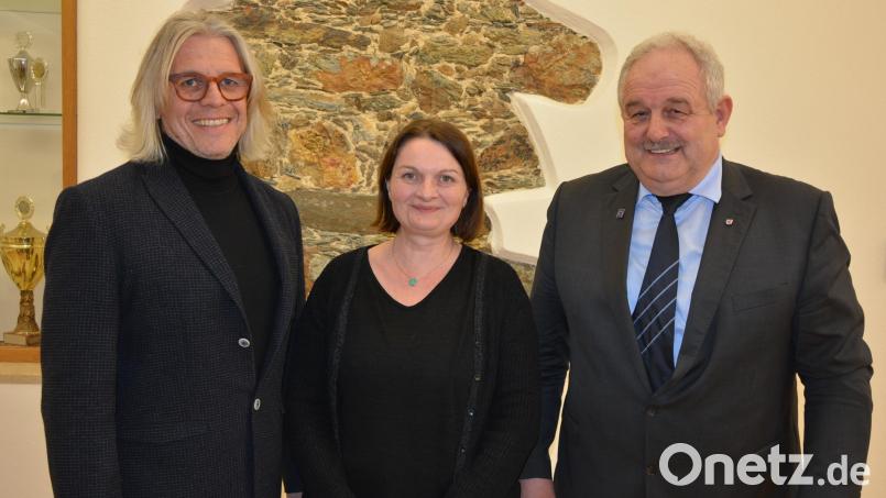 Carmen Wuttke ist neue Behindertenbeauftragte der Gemeinde Leonberg, als Stellvertreter ist unverändert Wolfgang Karbstein (links) tätig. Bürgermeister Johann Burger freute sich über die reibungslose Neubesetzung. Bild: jr