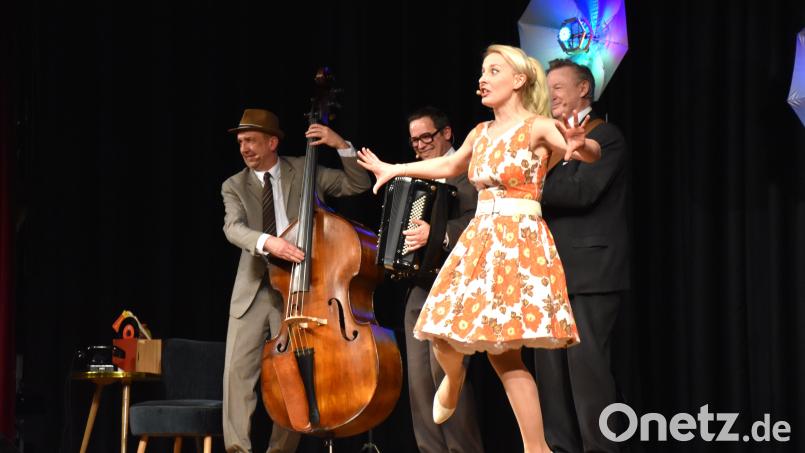 &quot;Conny und die Sonntagsfahrer&quot; sorgten für Stimmung pur mit Klassikschlagern aus den 1950er und 1960er Jahren. Ab 2024 werden die Tickets für die Theater- und Konzertreihe der Stadt Tirschenreuth teurer. Archivbild: ubb