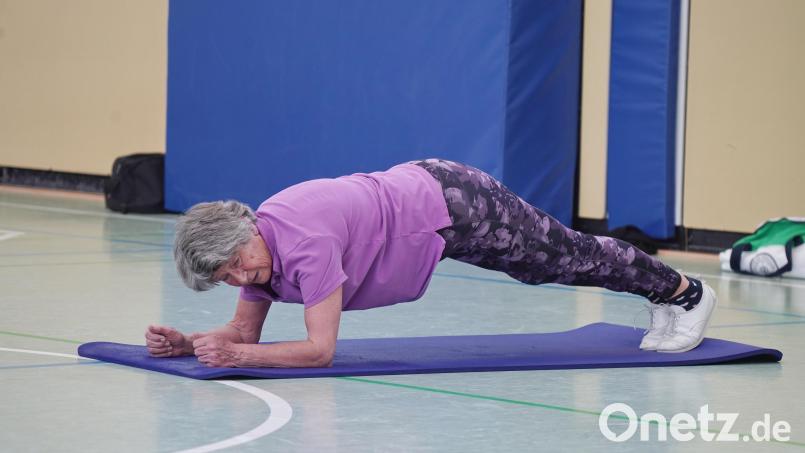 Fit bis ins hohe Alter: Lore Winkler zeigt, wie es geht. Bild: Piet Pachulke