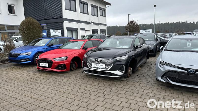 Auf dem Parkplatz eines Autohauses in Vorbach haben unbekannte Täter Räder im Wert von 50 000 Euro gestohlen. Der Gesamtschaden wird auf rund 80 000 Euro geschätzt. Bild: Manuela Schübel