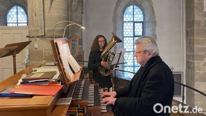 Elena Rodler und Josef Zaglmann gestalteten die Pfarrmesse musikalisch mit Tenorhorn und Orgel. Bild: jzk