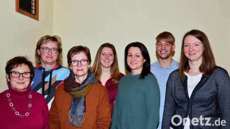 Der neu gewählte Vorstand des Turn- und Sportvereins Großschönbrunn (von links): Lydia Scherl, Annemarie Regler, Christa Lindner, Katharina Mägerl, Daniela Lukas, Dominik Weiß und Susanne Bauer. Nicht im Bild ist Sabine Schlaffer. Bild: jud