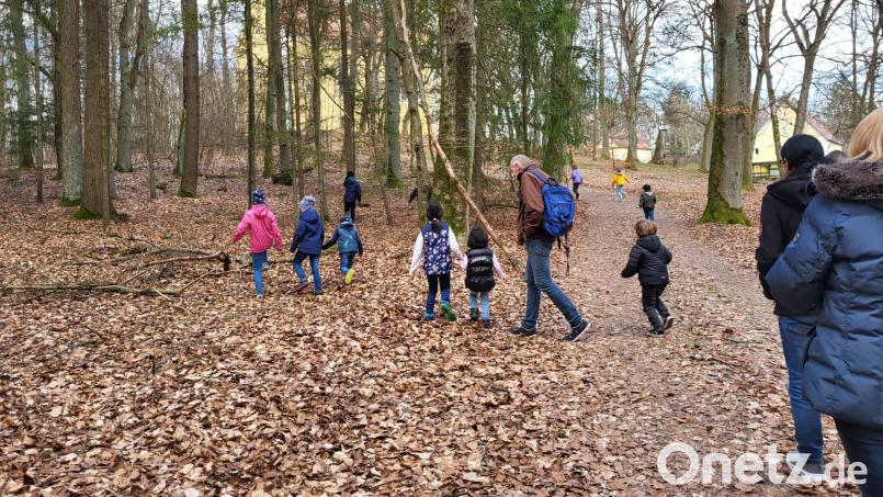 Zahlreiche Kinder gingen am Eixlberg auf Osternestsuche. Bild: OWV Pfreimd/exb