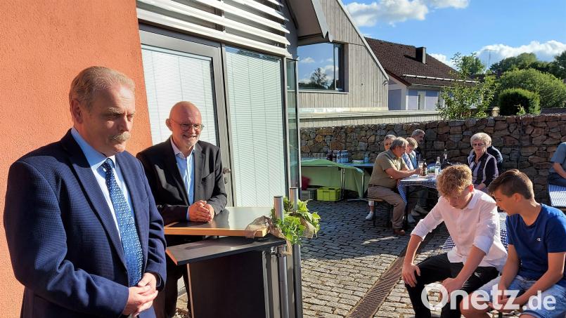 Ludwig Schießl (links) und Siegfried Bräuer sind seit der Vereinsgründung vor 36 Jahren das erfolgreich arbeitende „Führungstandem“ des Heimatkundlichen Arbeitskreises Oberviechtach. Bild: lg