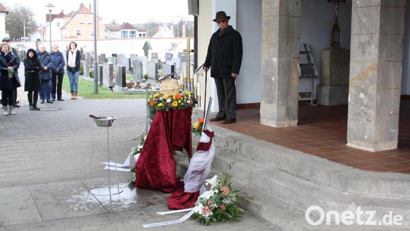 Mit einer bewegten und bewegenden Trauerrede verabschiedet Reinhardt Brendel aus Gössweinstein seinen Freund Egon von Dippel. Bild: bjp