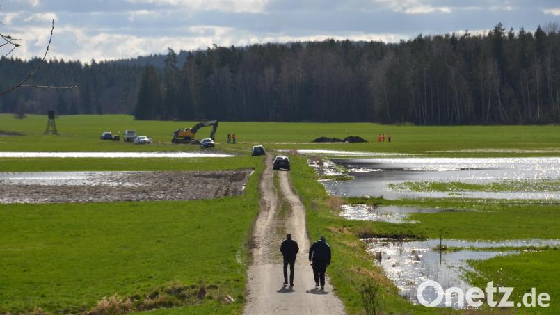 Bei Waidhaus ist an einer Pipeline ein Ölleck aufgetreten. Die Sanierungsarbeiten sind noch im Gange. Bild: Elisabeth Dobmayer