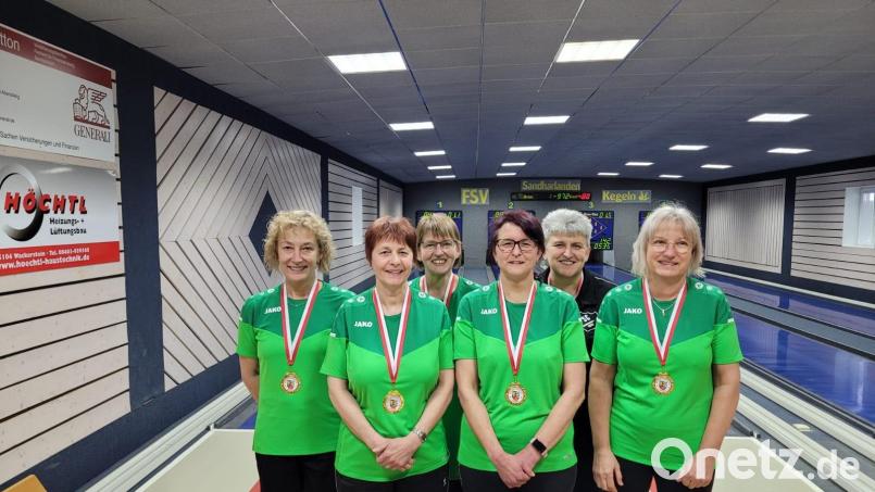 In einem Kopf-an-Kopf-Rennen holten auch die Seniorinnen des SKV Weiden den Titel: Petra Dilling, Heidi Riedel, Angelika Helgert, Gudrun Kastner, Monika Liers und Carola Nickl . Bild: adj