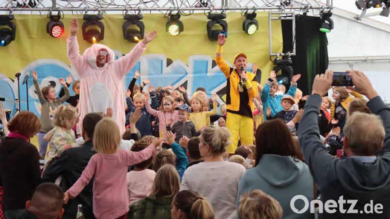Kinder, Jugendliche und Junggebliebene feiern am 3. Juni in Floß zusammen mit Donikkl. Archivbild: mfh