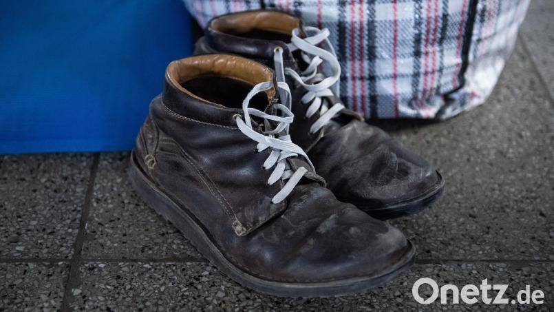 Seine gebrauchten Schuhe hatte der Dieb im Baumarkt stehen lassen. Symbolbild: Silas Stein/dpa
