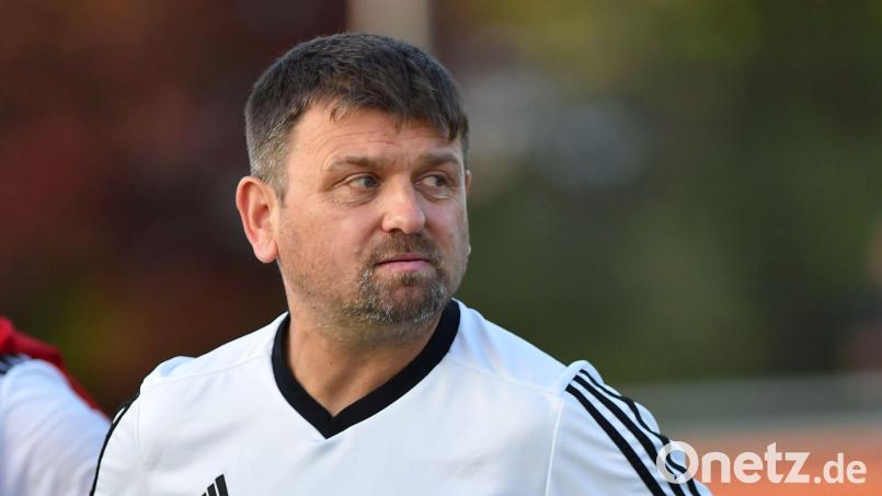 Erbendorfs Trainer Roland Lang muss mit seiner Truppe noch den Spielabbruch vom Mittwoch verdauen, da ist am Sonntag bereits der Spitzenreiter zu Gast. Archivbild: A. Schwarzmeier
