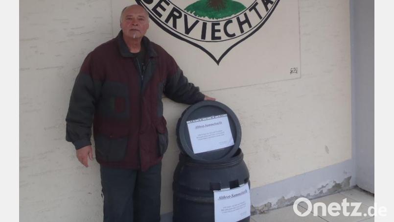 Mit ihrer Tonne sorgen die Scharfschützen dafür, dass altes Brot nicht im Müll landet, sondern verfüttert wird. Bild: Schallmoser/exb