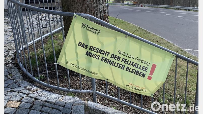 Von der Georgstraße bis zur Wallfahrtskirche St. Felix (hier im Bild) weisen Transparente auf das Anliegen der Bürgerinitiative &quot;Rettet den Felixberg&quot; hin. Bild: Christina Hausner-Ruf