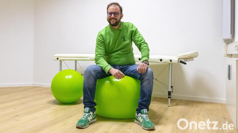 Seit 2022 leitet der 30-jährige Ergotherapeut Sebastian Buhr die Weber-Praxen. Nun eröffnete er auch eine Niederlassung an der Marktredwitzer Straße in Mitterteich. Bild: Susanne Forster