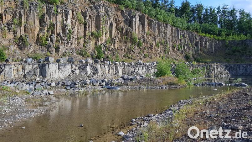Die Szenerie im früheren Basaltsteinbruch des Teichelbergs erinnert an einen Karl-May-Film: Schroffe Felswände, spärliche Vegetation und viele Steine bestimmen das Bild. Nun ist das Bergrecht erloschen. Was wird aus dem Gelände? Archivbild: Oberpfalz-Medien