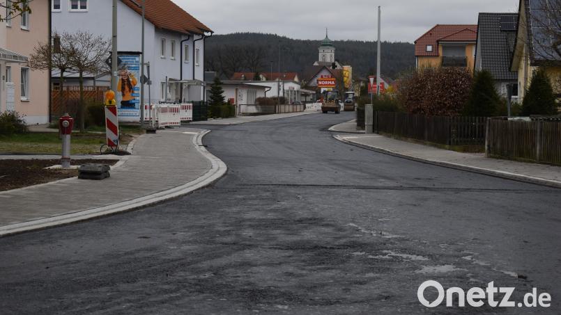 Der Ausbau der Bahnhofstraße ist die größte kommunale Tiefbaumaßnahme der Stadt Pfreimd in diesem Jahr. Noch im Sommer wird mit dem dritten und letzten Bauabschnitt begonnen. Bild: bnr