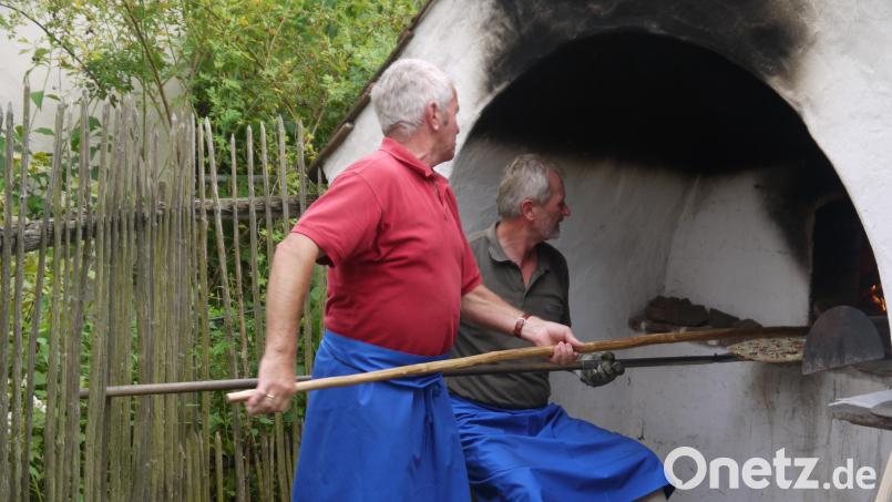 Brotbacken auf dem Goglhof wird es auch weiterhin geben, der Freundeskreis will aber verstärkt Familien und Kinder für Aktionen gewinnen. Archivbild: hka
