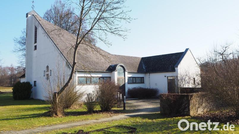 Die evangelische Pauluskirche in Pfreimd feierte im Jahr 2022 ihren 50. Geburtstag. Sie bringt in diesem Alter schon ein paar Baustellen mit sich, die seit einiger Zeit in Angriff genommen werden. Bild: Bugl