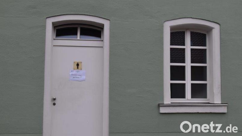 Bleibt vorerst geschlossen: Die Toilette im Rathaus Bild: Stadt Schönsee/exb