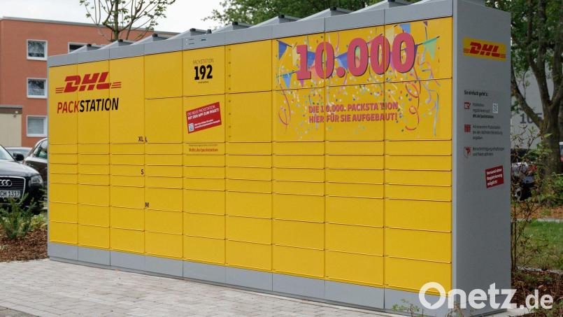 In der Schulstraße, gegenüber der jetzigen Poststelle, will die Deutsche Post eine Packstation errichten. Der Gemeinderat gab dazu in der vergangenen Sitzung seine Zustimmung. Symbolbild: Henning Kaiser/dpa