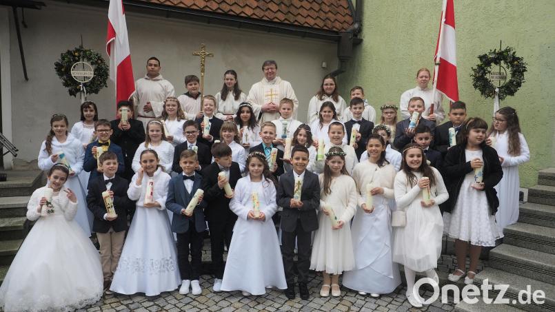 Diese Kinder empfingen am Weißen Sonntag in Auerbach ihre erste Heilige Kommunion. Bild: kek