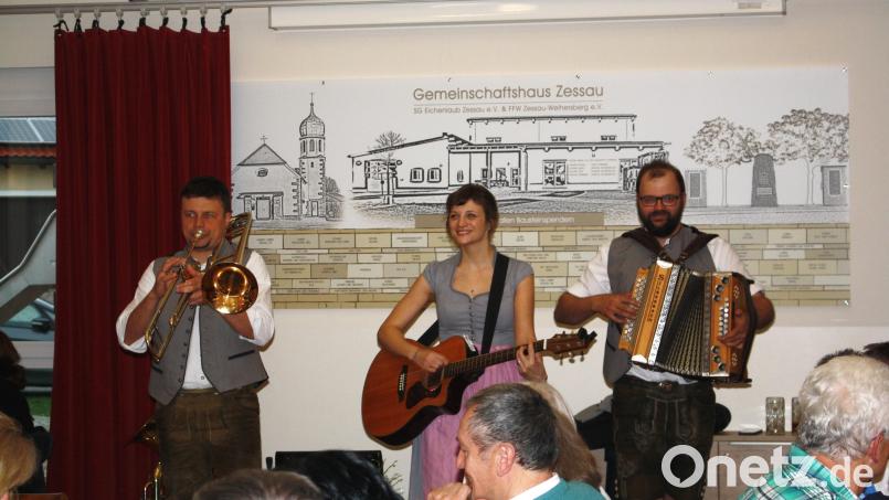 Seit 2015 sind die Geschwister Christian, Katrin und Martin Baier aus Wittschau bei Leuchtenberg Garanten für gute Stimmung beim Zessauer Zoiglfest. Bild: bjp