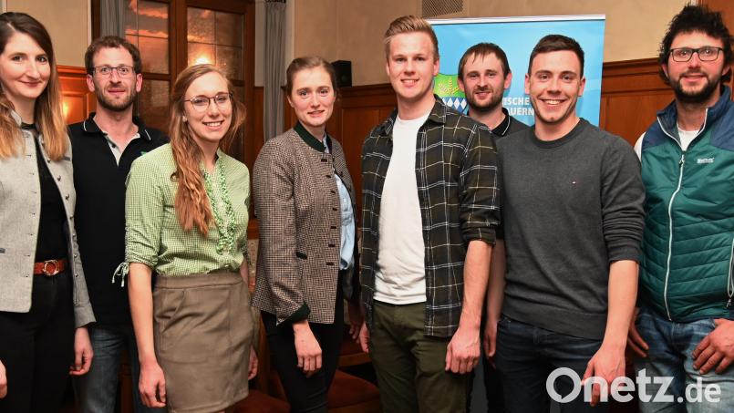 Die neu gewählte Vorstandschaft des Bezirksverbands Oberpfalz der Bayerischen Jungbauernschaft (v.l.n.r.) Carolin Schrembs, Michael Lienert, Franziska Liedtke, Maria-Theresia Kraus, Thomas Solleder, Heribert Fleischmann, Mathias Dirmeier, Tobias Vogel. Bild: gf
