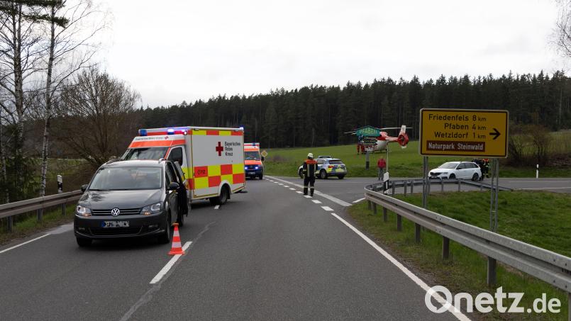 Zwischen Grötschenreuth und Erbendorf ereignete sich am Montagabend ein Auffahrunfall. Dabei wurden zwei Personen leicht verletzt. Bild: rw