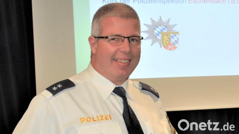 Polizeihauptkommissar Martin Behrendt ist mit der Polizeiwache Grafenwöhr in die Alte Schule umgezogen. Archivbild: rgr