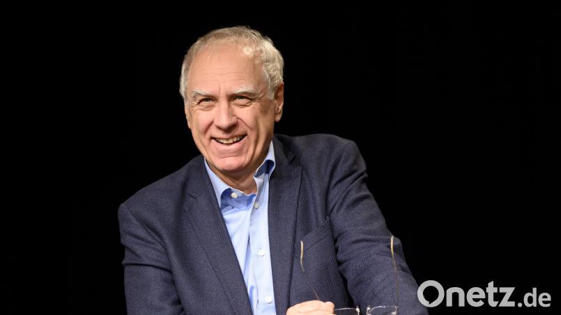 Kabarettist Bruno Jonas gastiert in der Neustädter Stadthalle. Karten gibt es noch. Bild: Ralf Wilschewski/exb