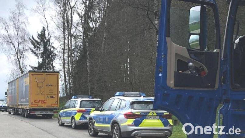 Bei Schwerlastkontrollen entlang der B 22 stellte sich heraus, dass oft die zulässige Geschwindigkeit nicht eingehalten wird. Bild: Dominik Höfner/exb
