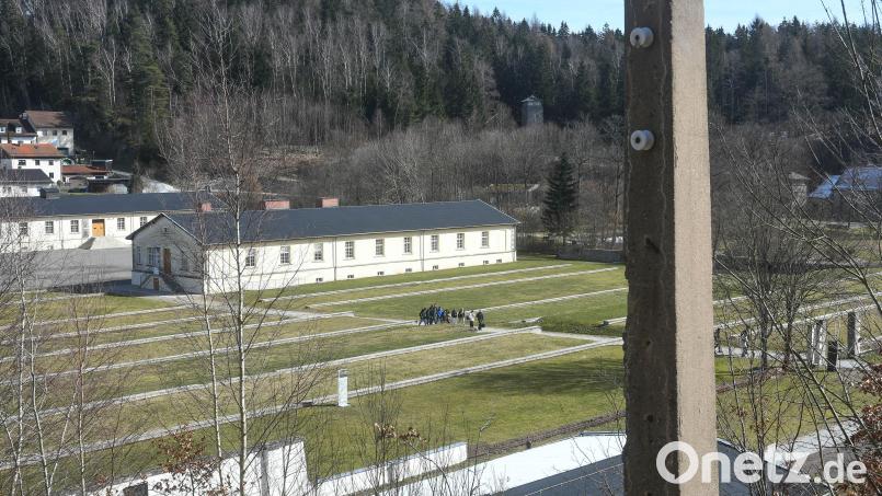 Blick auf die ehemalige Wäscherei: Heute befindet sich darin die Ausstellung. Am Morgen des 23. April 1945 wurde das Konzentrationslager von der US-Armee befreit. Bild: Gabi Schönberger