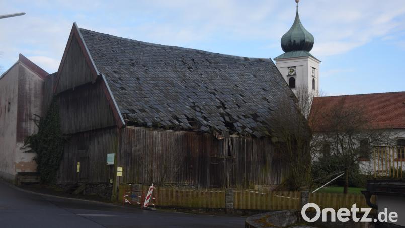 Eine ortsbildprägende und denkmalgeschützte Bretterhütte: der Pfarrstodl in Püchersreuth. Bild: fz