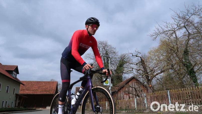 Nicht mehr in den grün-schwarzen Bora-Hansgrohe-Farben: Ex-Profi Andreas Schillinger wirbt auf seinem Trikot jetzt für den eigenen Radladen in Amberg. Bild: Würth, Wolfgang