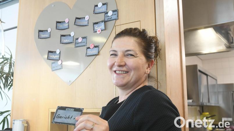 Das Café Mitte wird vom gleichnamigen gemeinnützigen Verein geführt und ist in dem Förderprojekt &quot;Soziale Stadt&quot; integriert. Leiterin Corina Valea freut sich über das neue Projekt mit Herz. Bild: Gabi Schönberger