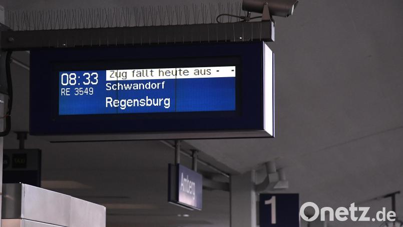 Ein Warnstreiks bei der Deutschen Bahn bringt den regionalen Nahverkehr in Bayern am Freitagmorgen zum Erliegen. Symbolbild: Petra Hartl