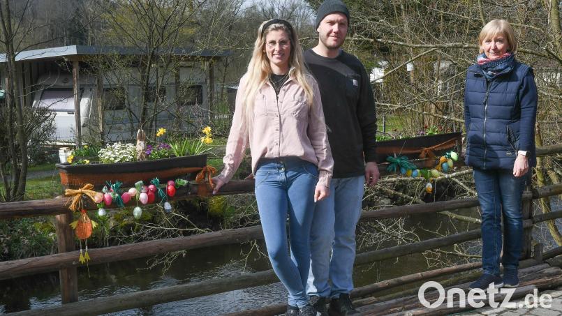 Celina Dinger (links) mit Ehemann Daniel und Schwiegermutter Petra Dinger. Bild: Gabi Schönberger